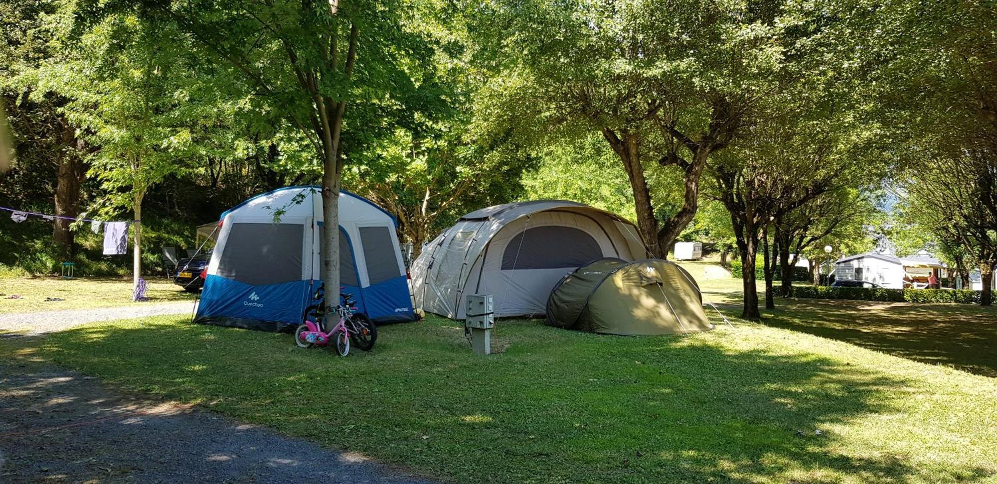 Camping Familial - Parc Aquatique - Grande Aire De Jeux A La Montagne Agos-Vidalos المظهر الخارجي الصورة